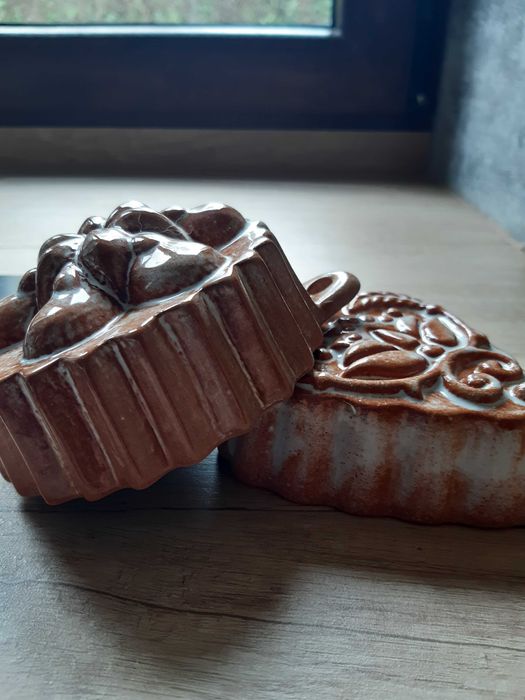 Dwie ceramiczne foremki