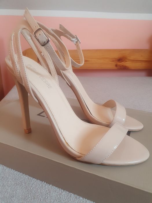 Obcasy  38 Public Desire