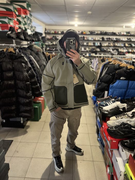 Куртка Nike Tech Storm-Fit Hooded Rain Jacket оригінал HM9473-320