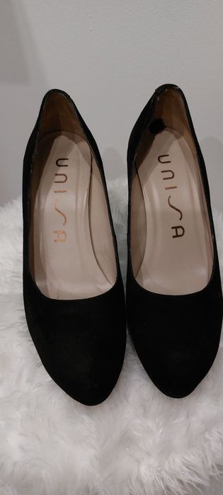 Sapatos marca Unisa como novos