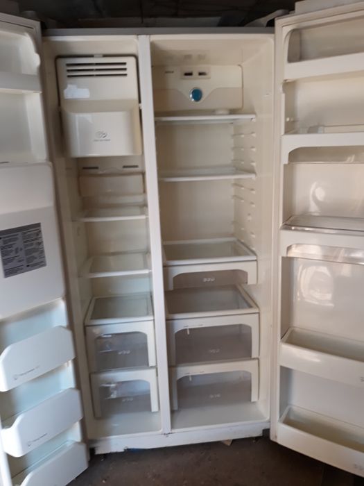 Продам холодильник двухдверный