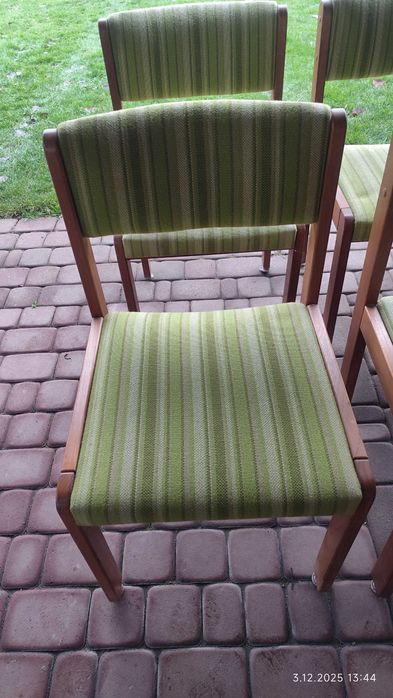 4 krzesła tapicerowane drewniane