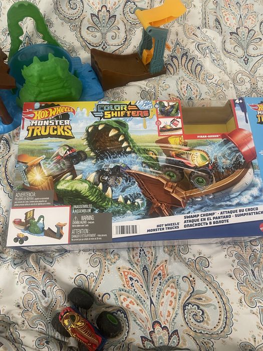 Ігровий набір Hot Wheels Monster Trucks Полювання крокодила