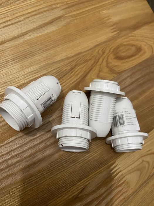 Пластиковий цоколь Е14 новий 4 шт- 30 грн