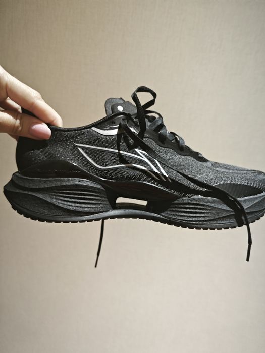 Дуже комфортні бігові кросівки 42 розмір