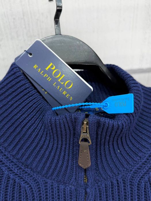 Чоловічий класичний кардиган на замку