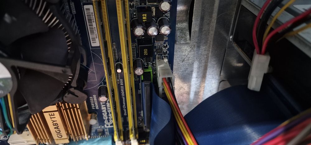 Komputer C2D E7500 2GB DDR WinXP