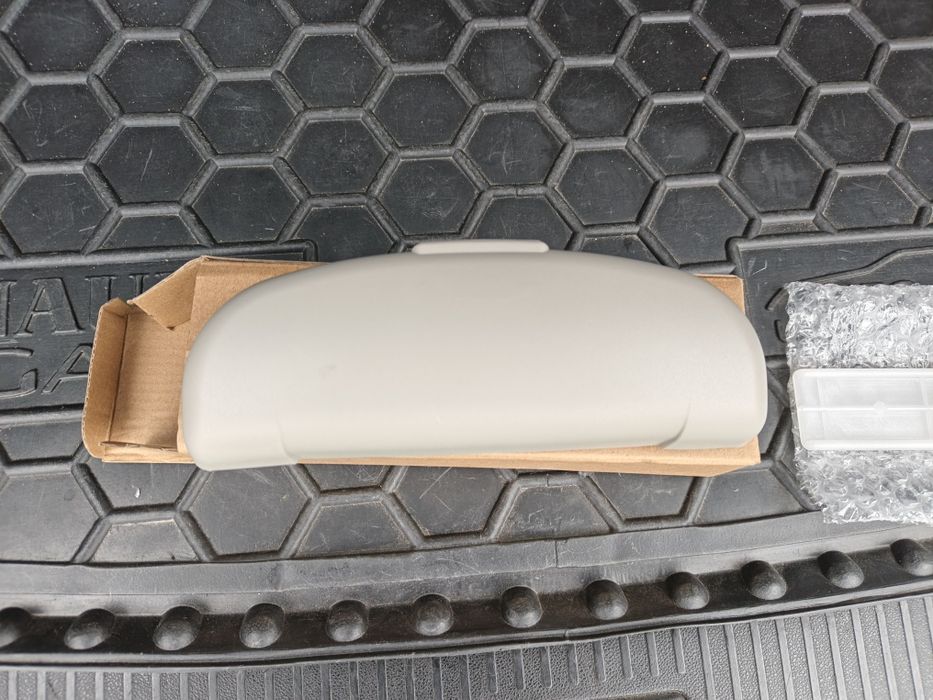 Очечник взамін штатної ручки для Меган Лагуна Кліо Сценік.