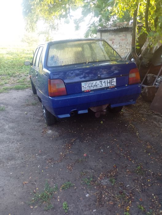 Авто на ходу сив погнав