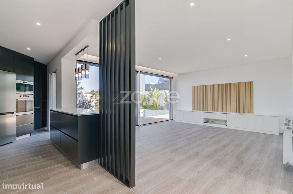 Moradia T3 com Piscina e Jardim no Zambujeiro – Alcabideche