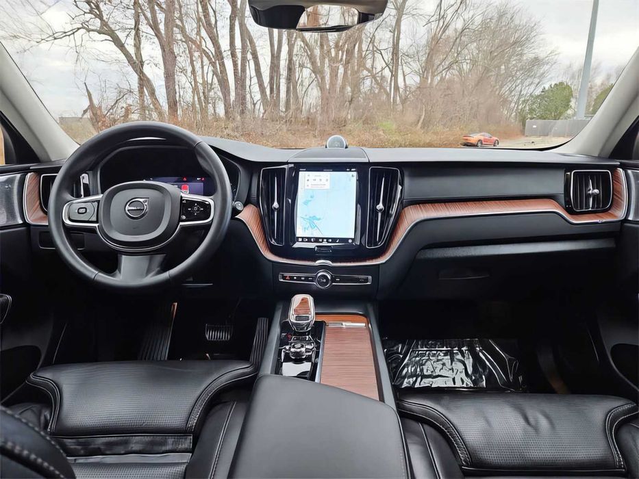 Volvo XC60      2023