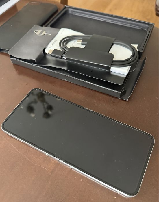 Telefon Galaxy Z Flip5 miętowy 8GB / 256GB