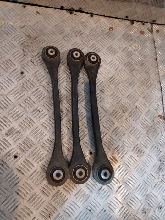 Audi a4 b9 wahacz prawy tył