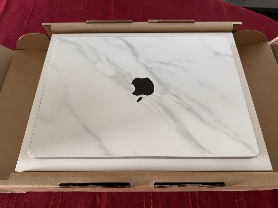 Macbook Pro M3 Pro - 18GB RAM | 512 SSD - Silver - COMO NOVO