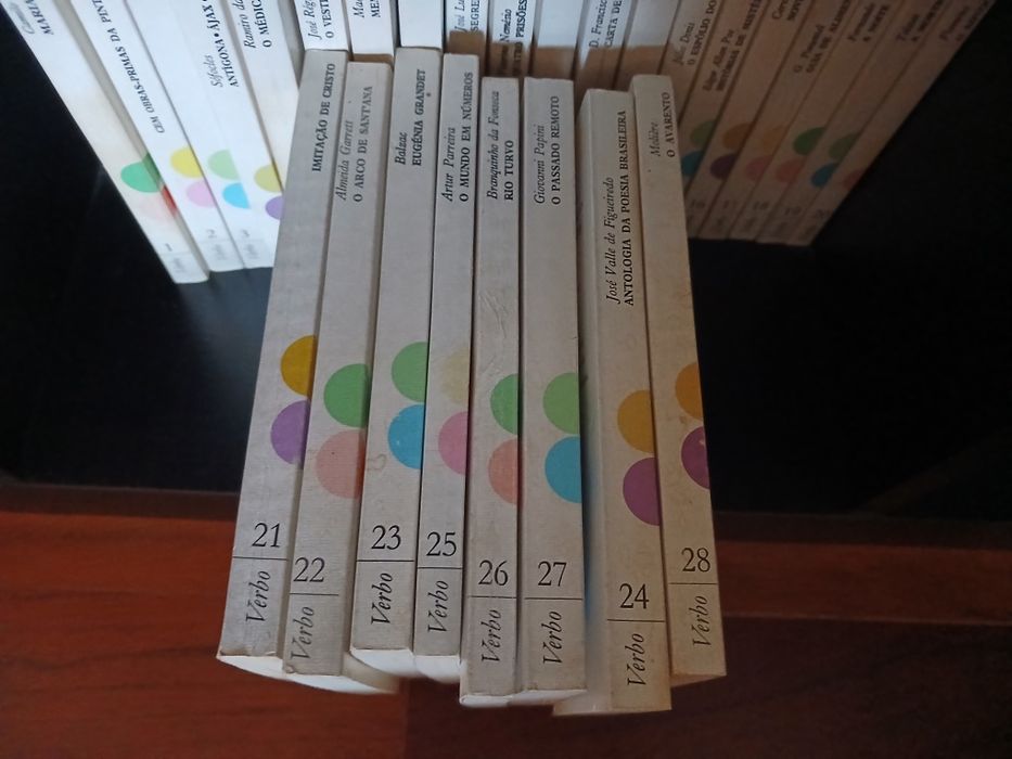 Biblioteca Básica  Verbo / Livros RTP