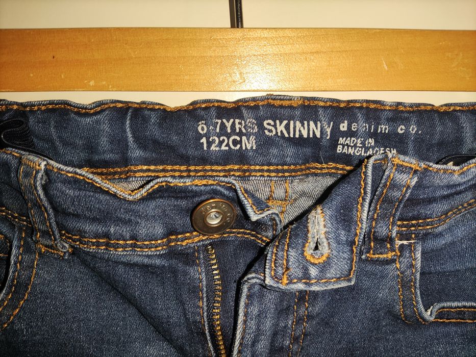 Calças de ganga Primark, tamanho 6/7 anos, modelo skinny