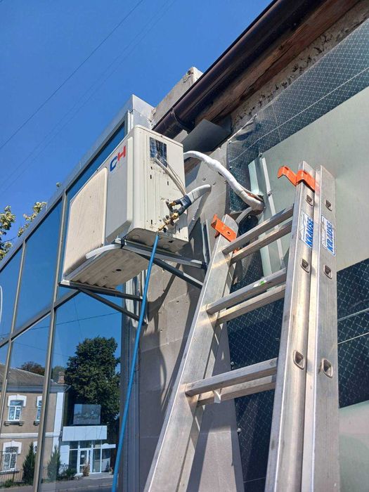 Встановлення кондиціонерів.