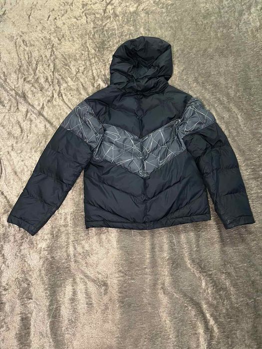 Курточка NIKE  .