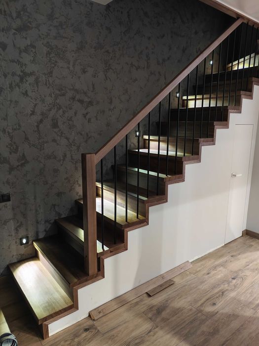 Ступени из массива ясеня