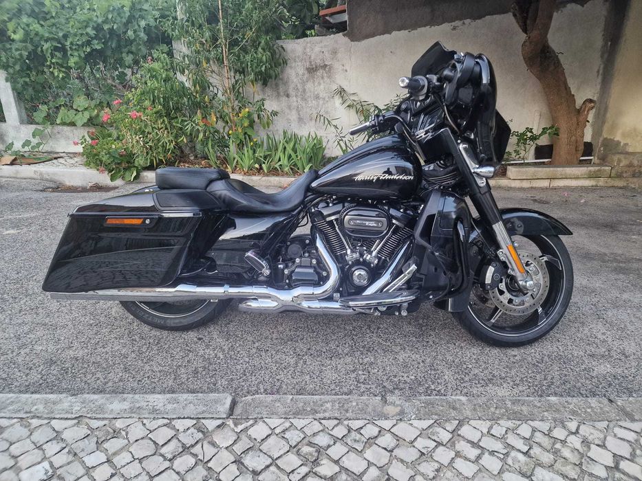 Harley Davidson Street Glide CVO