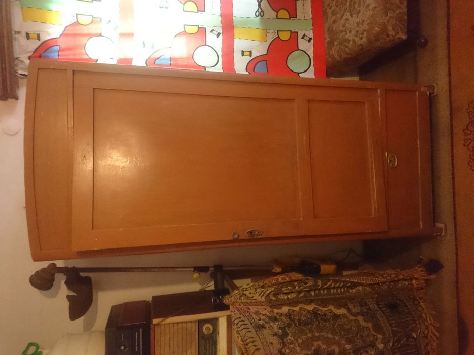 Шкаф раритетний, в доброму стані