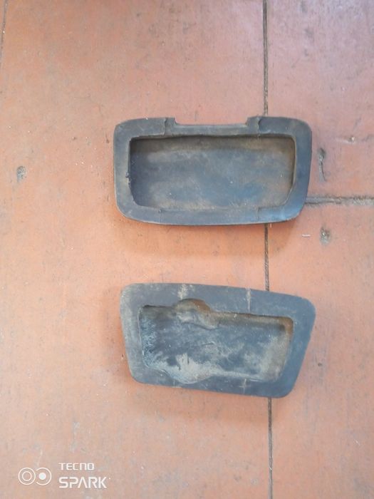 Ниссан Скайлайн 78г.в. накладка на педаль.