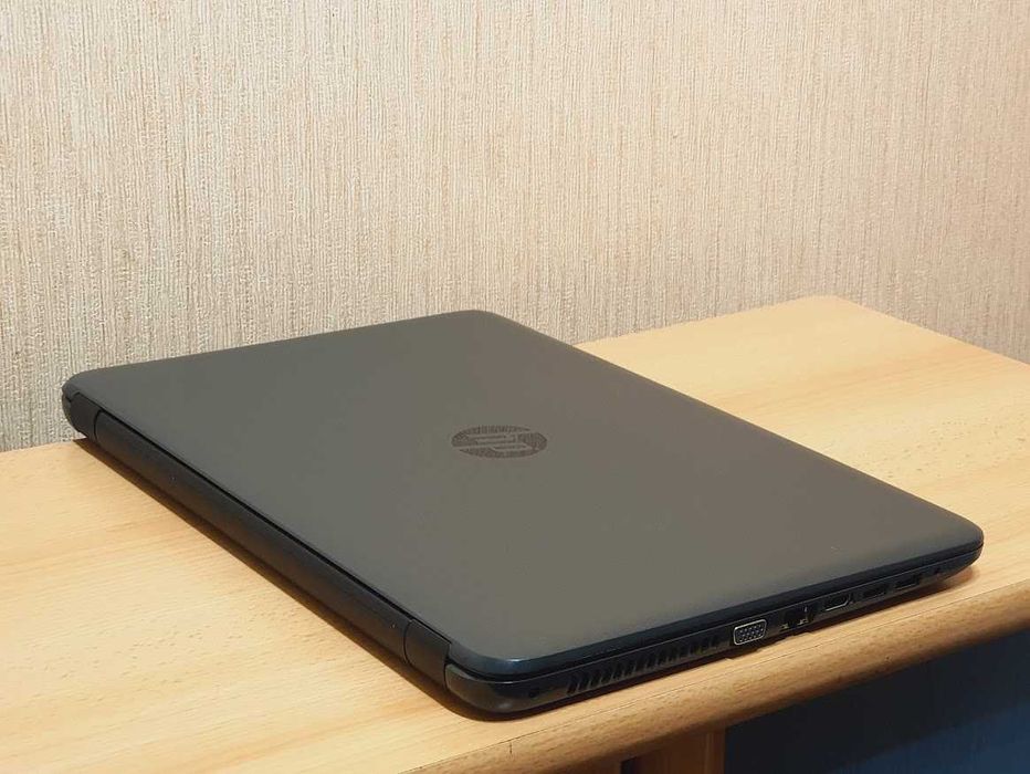 Ноутбук HP Екран 15.6" чотирьох ядерний Intel Core i3-5005U RAM 4Gb HDD 500Gb Батарея 6 годин. В гарному стані.