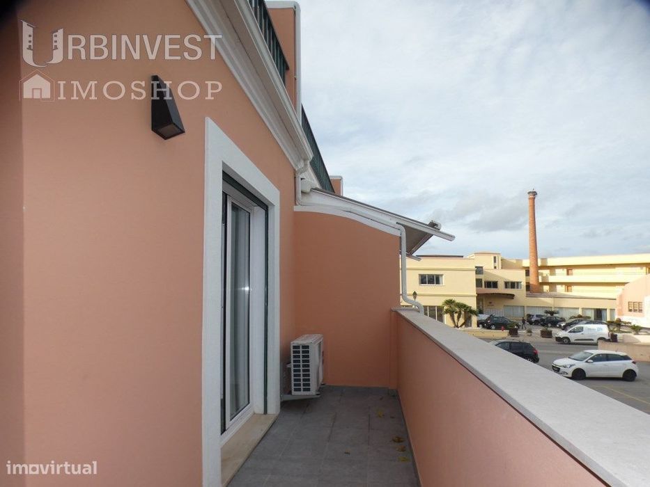 MoradiaT3 em condomínio , com três pisos com garagem em Mexilhoeira...