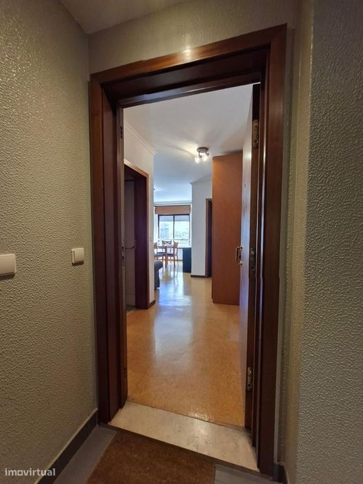 Apartamento T0 - 37 m2 - arrecadação - parqueamento - Carnide!!!