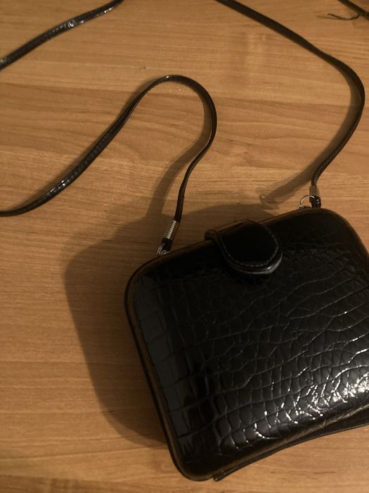 Czarna kopertówka skórzana