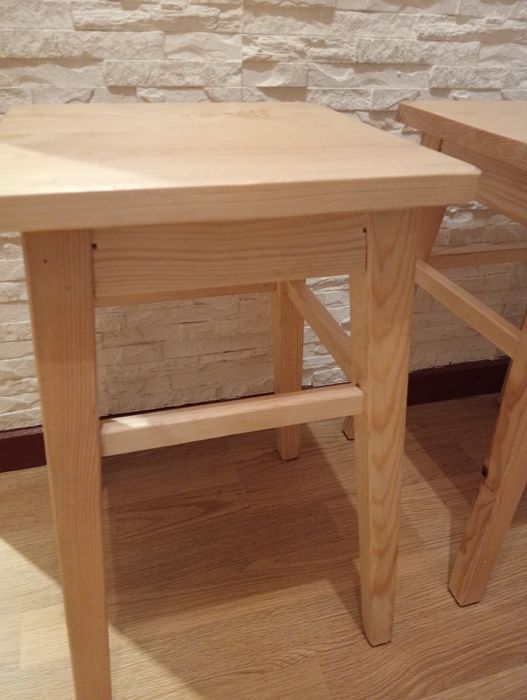 Lakierowany  tabret i taborecik sosna