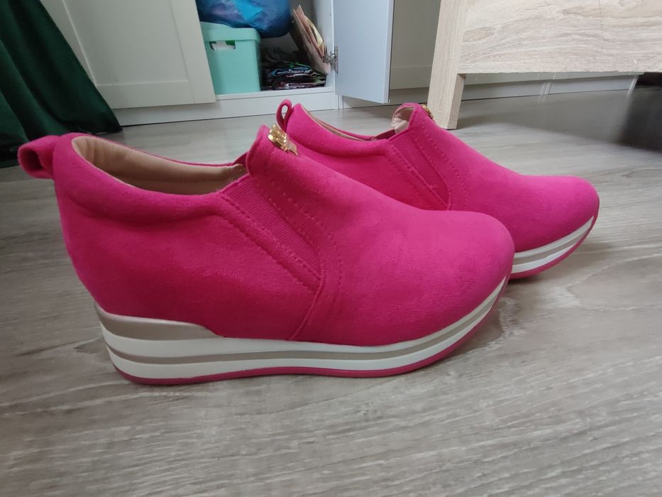 Nowe botki na koturnie 37