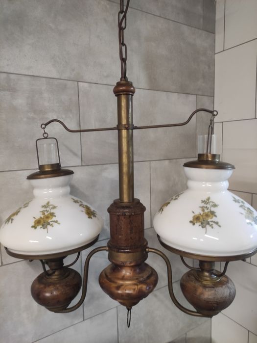 Zabytkowy żyrandol lampa