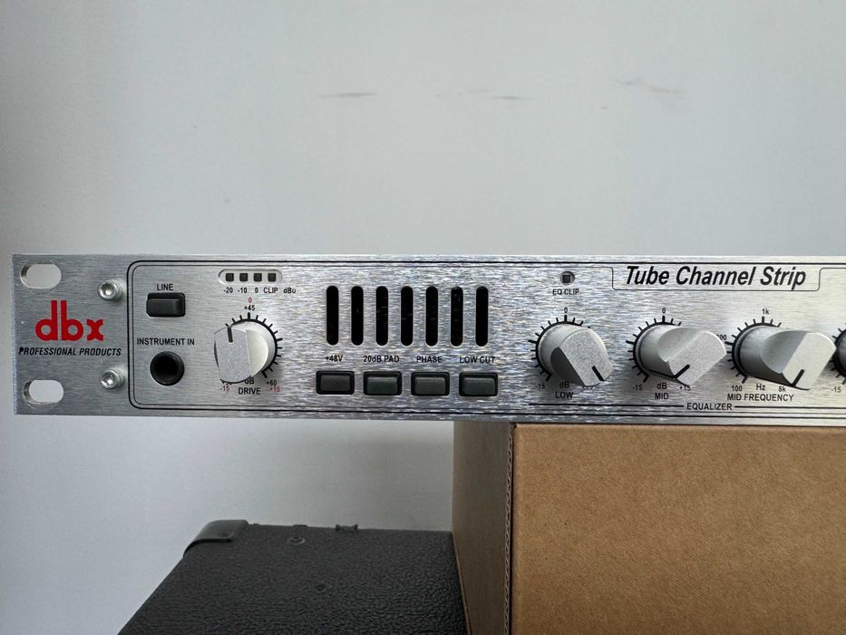 DBX 376 Pré amplificador a válvulas para voz