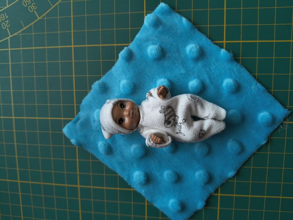 Ubranko dla mini bobasa lalki Barbie