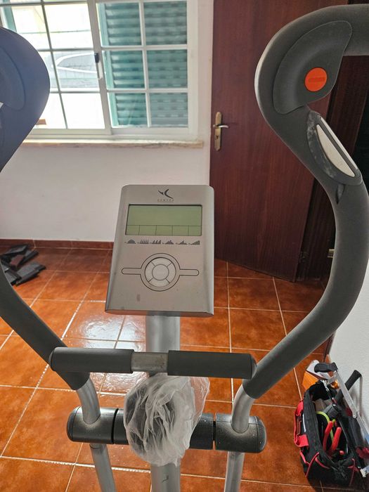 Máquina de Cardio e Manutenção Física – Excelente Estado