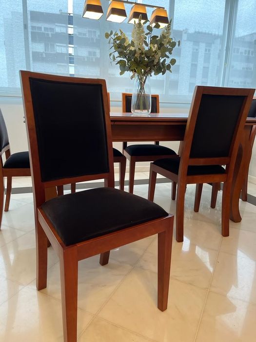 Mesa de sala com 6 cadeiras