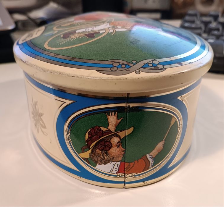 Caixa de chocolates inglesa em metal