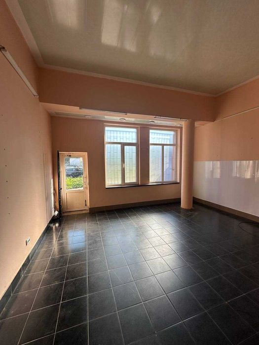 ЖД Вокзал 25м2 Здам ФАСАДНЕ Видове приміщення з Парковкою біля ЗУПИНКИ