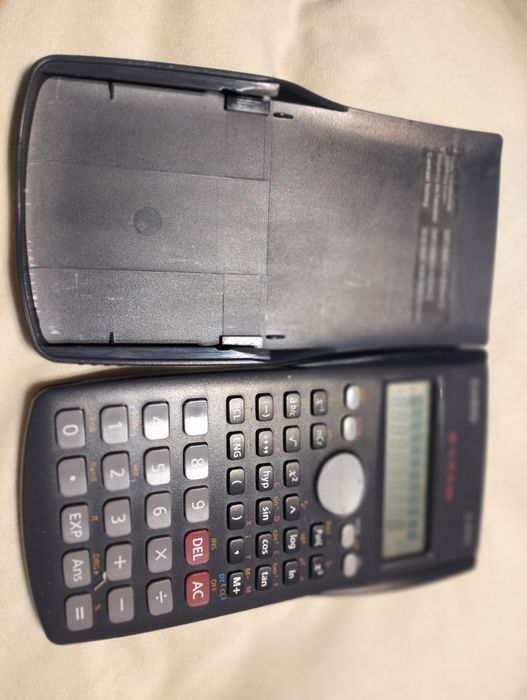 Calculadora Científica Casio fx-82 MS