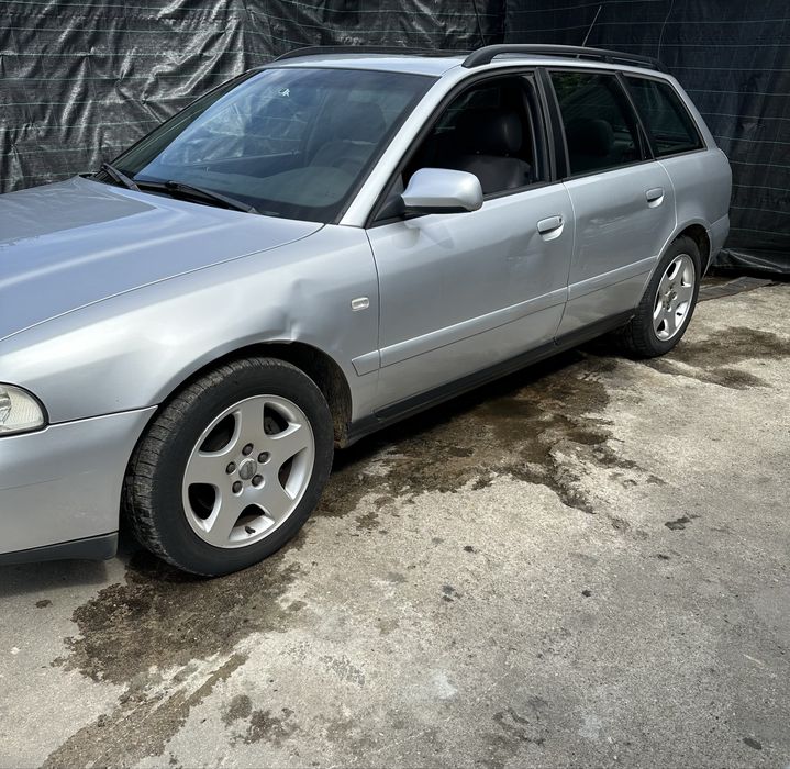 Audi A4 1.8 2000 - Para peças