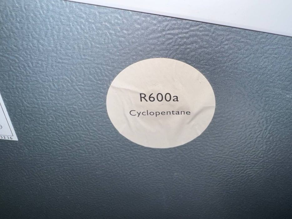 Sprzedam kompaktową i niezawodną lodówkę Electrolux LXB1AE13W0 (biała)