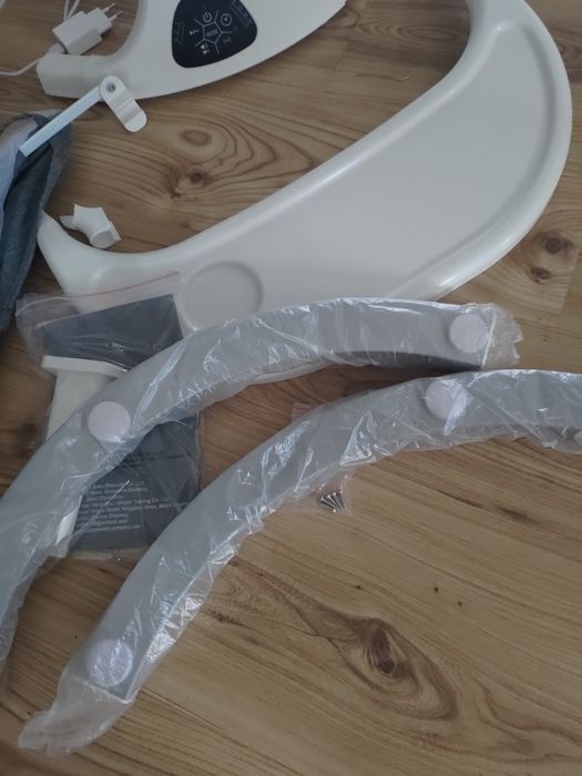 Elektryczna huśtawka dla niemowląt Bluetooth z tacą i moskitierą szara
