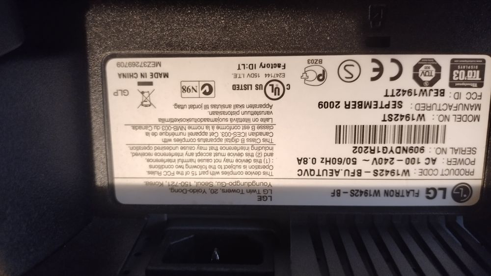 монітор LG FLATRON w1942s в гарному стані б/у