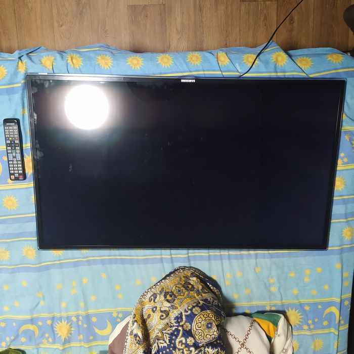 Продам телевізор SAMSUNG на запчастини