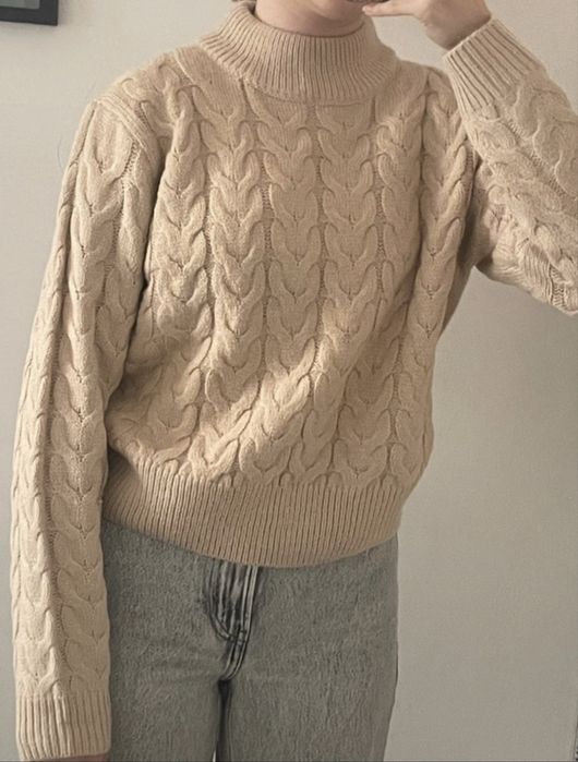 beżowy miły sweter