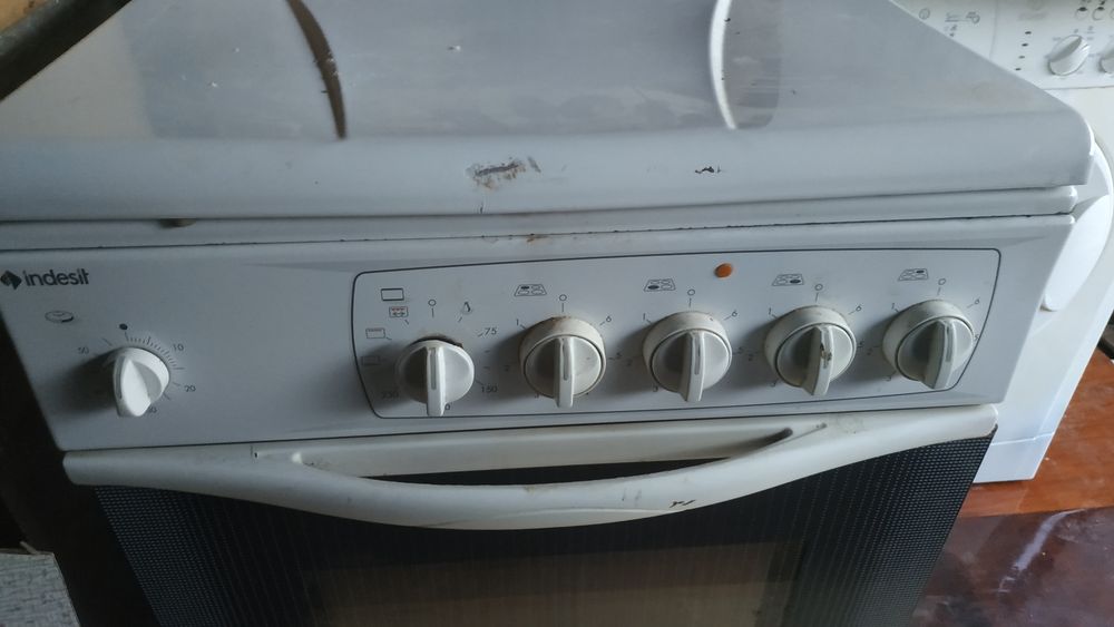 Продам электроплита Indesit