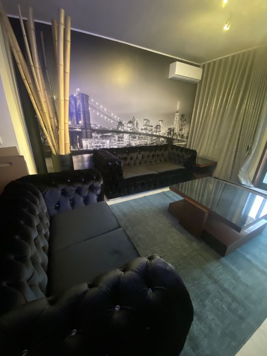 Conjunto 2 Sofás Chesterfield em Veludo Preto – Luxo e Elegância