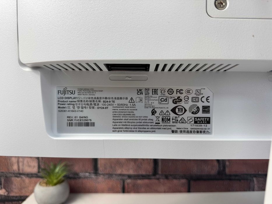 Монітор Fujitsu B24-9T·FHD·LED·IPS·Тонкі рамки·24"·з ПДВ та без·35 ШТ