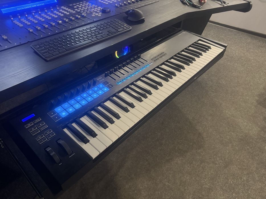 Міді клавіатура Novation Launchkey 61  mk3